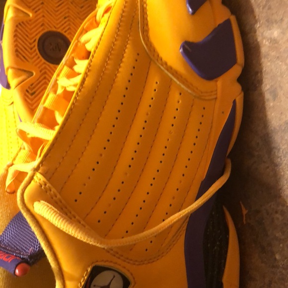 Im selling these because i dont wear a size 8.5 - Picture 4 of 5